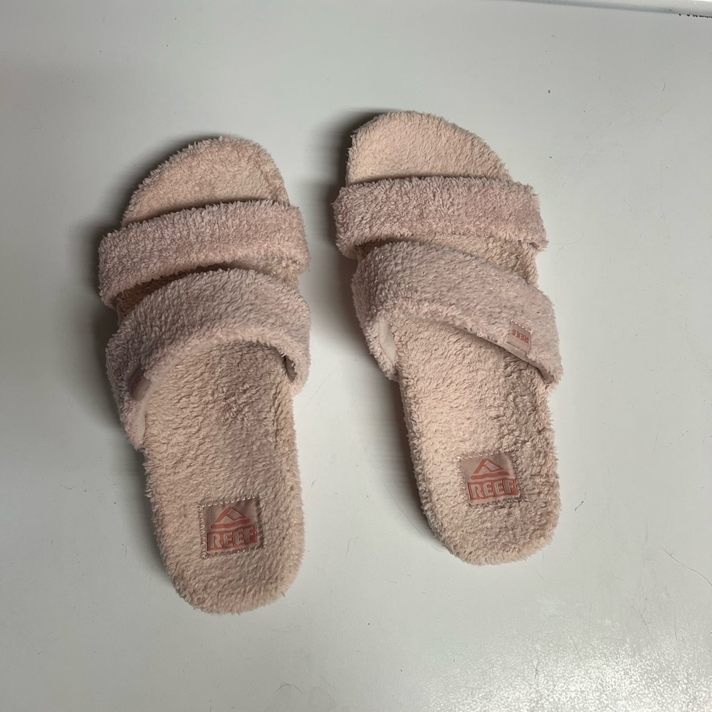 Reef Women's Cream Fuzzy Slippers